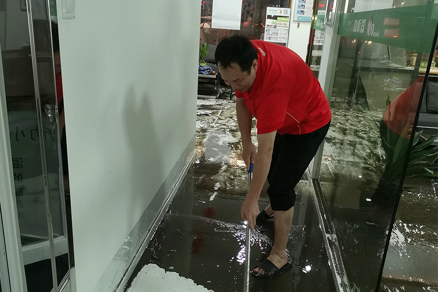 暴雨來襲，聽覺有道驗配師連夜搶救公司財產(chǎn)